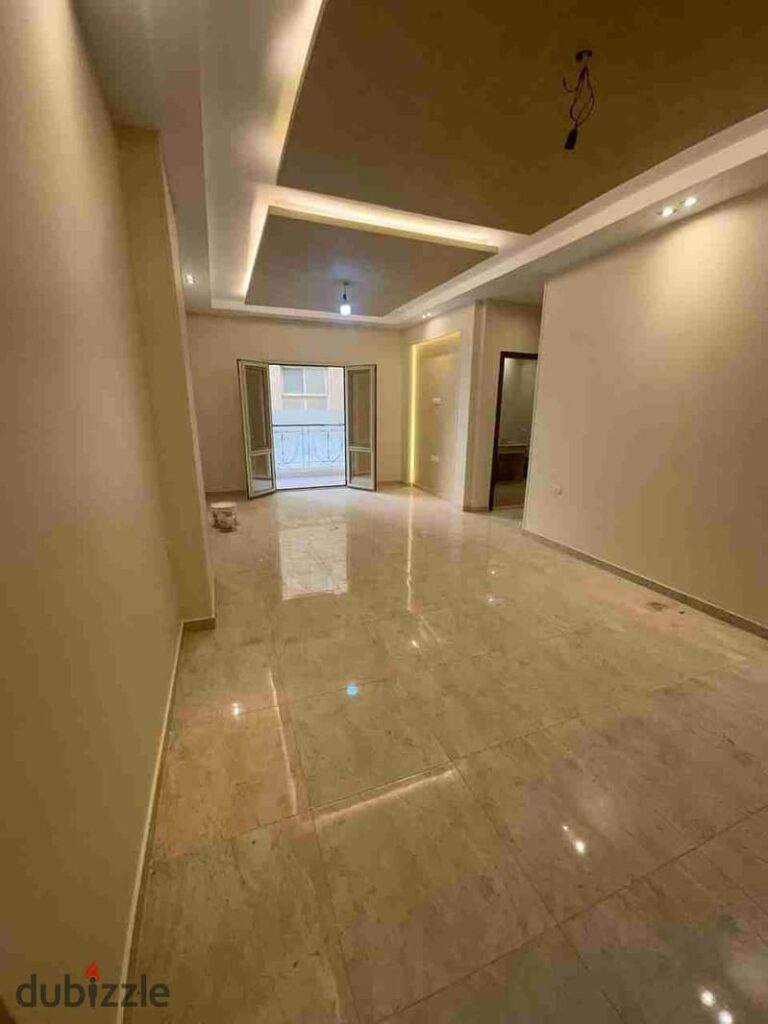 شقه ارضي بجاردن للايجار الإداري علي التسعين الجنوبي منطقه اللوتس الجنوبيه التجمع الخامس 0