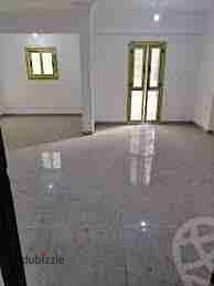 3,500 ج.م شقة 140 م للايجار السنوي الحديث اسره أو عريس تشطيب سوبر لوكس 4 غرف نوم ريسبشن 3 قطع مطبخ 2 حمام يوجد جميع المرافق مياه وكهرباء وغاز طبيعى الدور الخامس علوي سلم مريح جدا بالإسكندرية العجمي بميدان الكيلو21 شارع اسكندرية مطروح العمومي بموقع متميز جدا