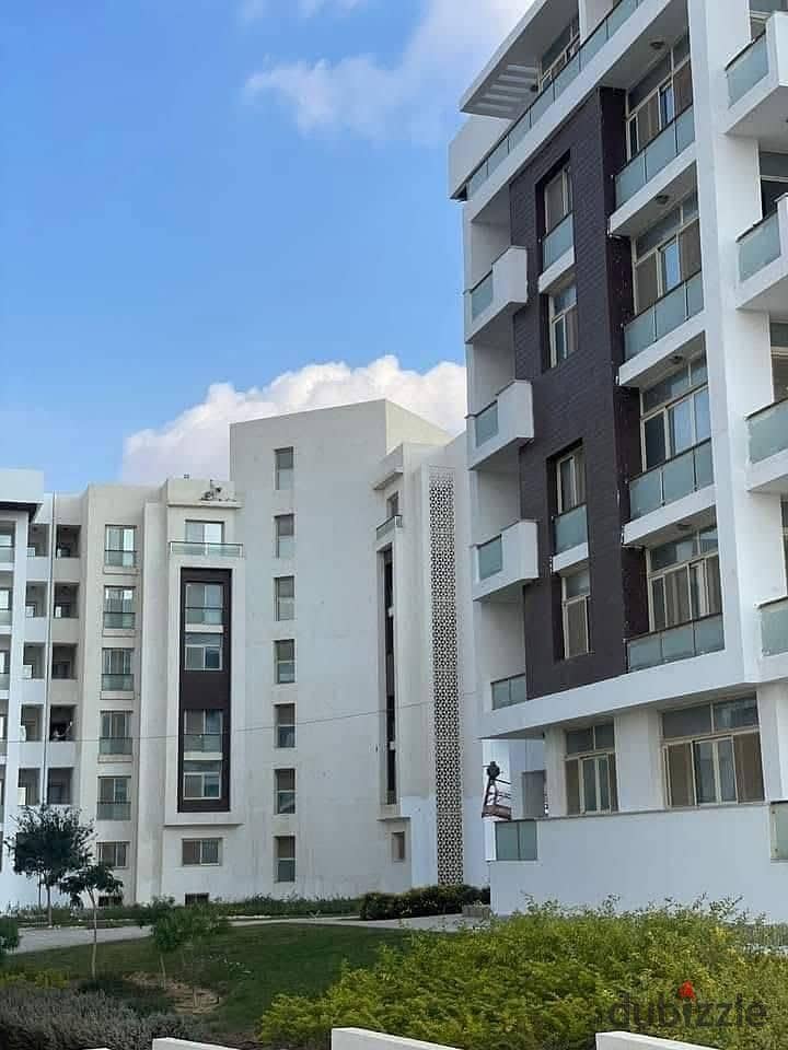 ب 4 مليييون كاااش شقه للبيع متشطبه جاهزة للسكن استلام فورى فى قلب احسن و ارقى لوكيشن فى العاصمة الادارية داخله كل المرافق 0