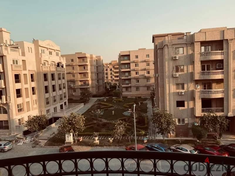 بقلب التجمع وتاني قطعه من محور محمد نجيب وبمنطقه بها جميع الخدمات شقة استلام فوري متشطبه بالكامل بكمبوند ساكن وعايش في كمبوند الاشرافيه Al Ashrafeya 0