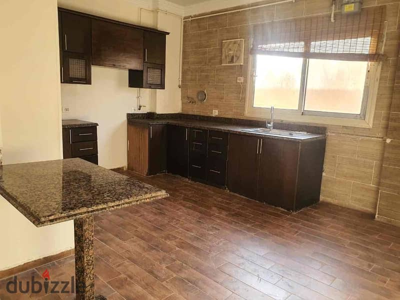 روف للإيجار بالمطبخ في جنوب الأكاديميه 0