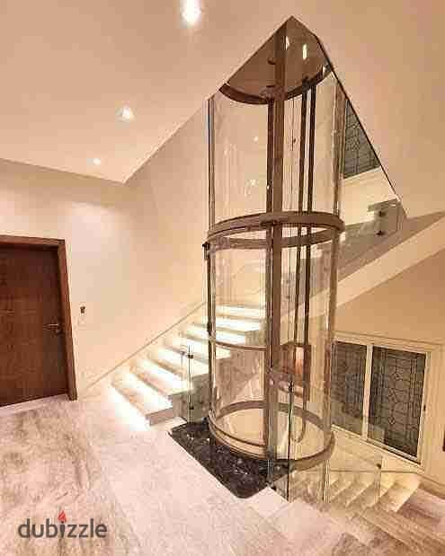 فيلا للبيع خلف النادي الاهلي و اسانسير داخلي و في حمام سباحه خاص بسعر مميز  نوع الوحدة: توين هاوس  المساحة: 190 متر  باركينج: خاص للسيارة   مميزات الكمبوند:  موقع استراتيجي على بُعد 3 دقائق فقط من النادي الأهلي  تصميمات عصرية وتشطيبات مميزة  مساحات خضراء 0