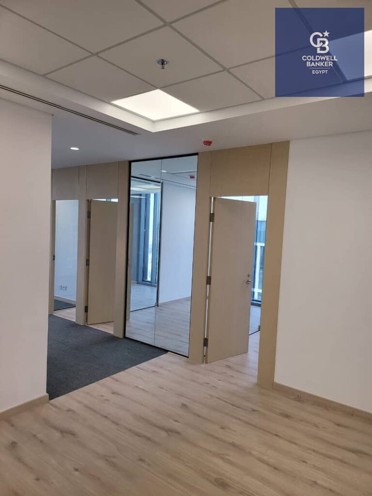 عندي مكتب عايزة ابيعة جاهز للعمل فورا ومتشطب بالكامل بتصميم عملي في | Cairo Festival City التجمع 0