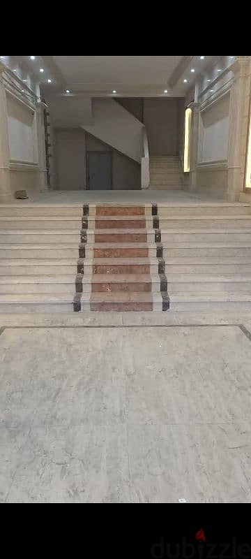 شقه تحفه سعر لقطه للبيع ١٨٦م ناصيه الغرف على شارع بجوار المستشفى العام 0