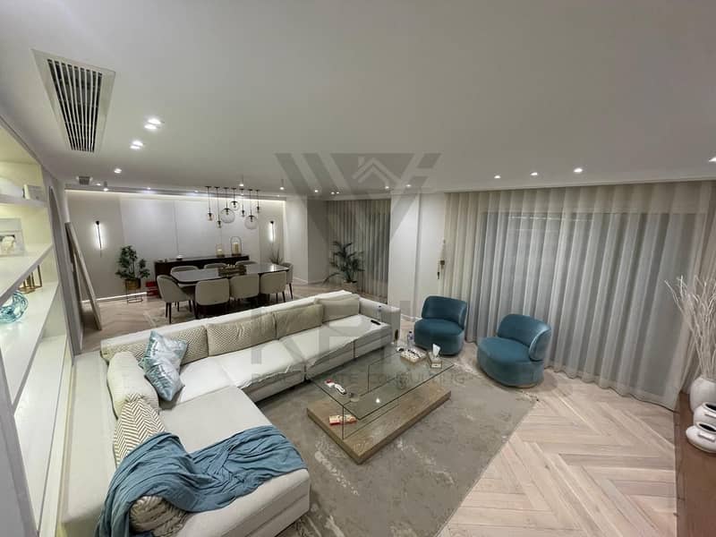 شقة 190م  متشطبة بالكامل ريسيل مع التكييفات وشترزومطبخ بأقل سعر بالماركت مع امكانية الفرش في تاج سيتى 0