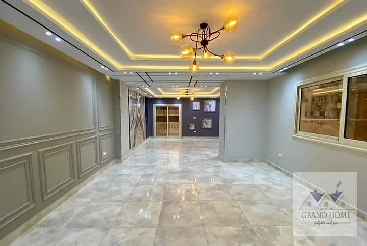 شقه للبيع 225 م واجهه 3 غرف منهم غرفه ماستر   2 حمام اخرين 2 بلكونه مطبخ امريكاني ريسبشن 3 قطع   دور رابع وليس الاخير منطقه ز البوابه الاولى 0