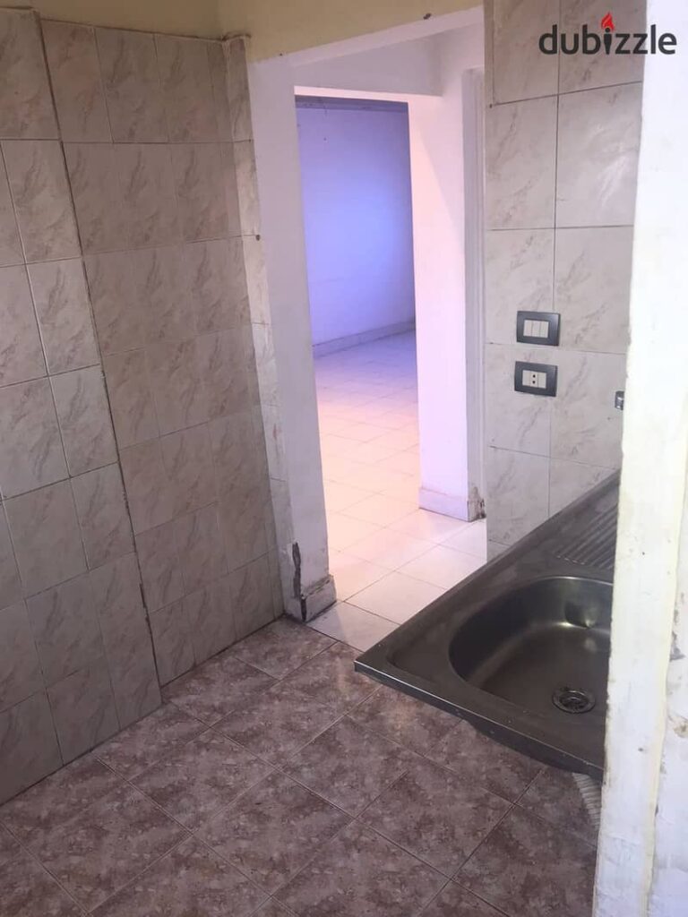 شقة لقطة بسعر مميز في الشيخ زايد 70م دور أرضي تصلح لكافة الأغراض 0