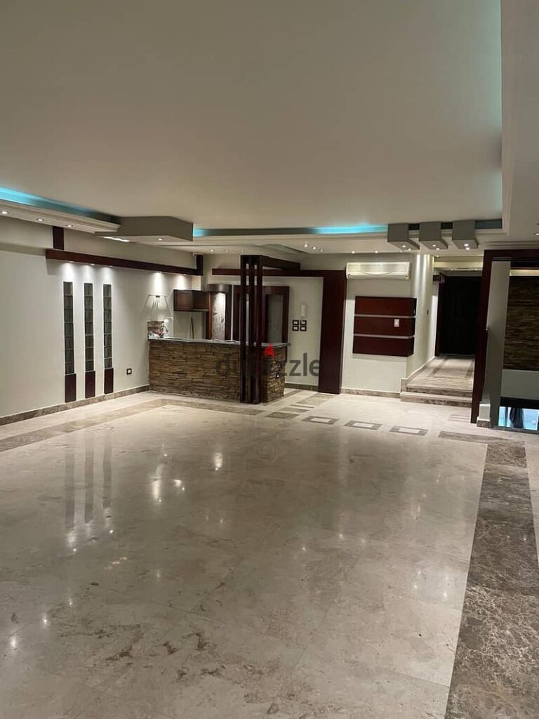 **شقة للبيع – القاهرة الجديدة** **التجمع الخامس – فيلات النرجس 1**   **موقع مميز جدًا** • خطوة من **شارع التسعين الجنوبي** • قريبة من **المحاور الر 0