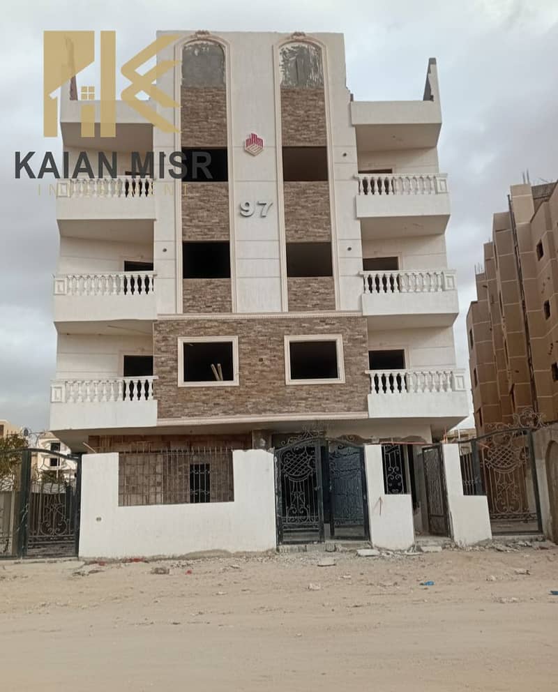 شقة لقطة ٢٢٥ م فيو امامي مميز بجانب طريق الحرية بمدينة الشروق و ٥ دقائق لطريق السويس 0