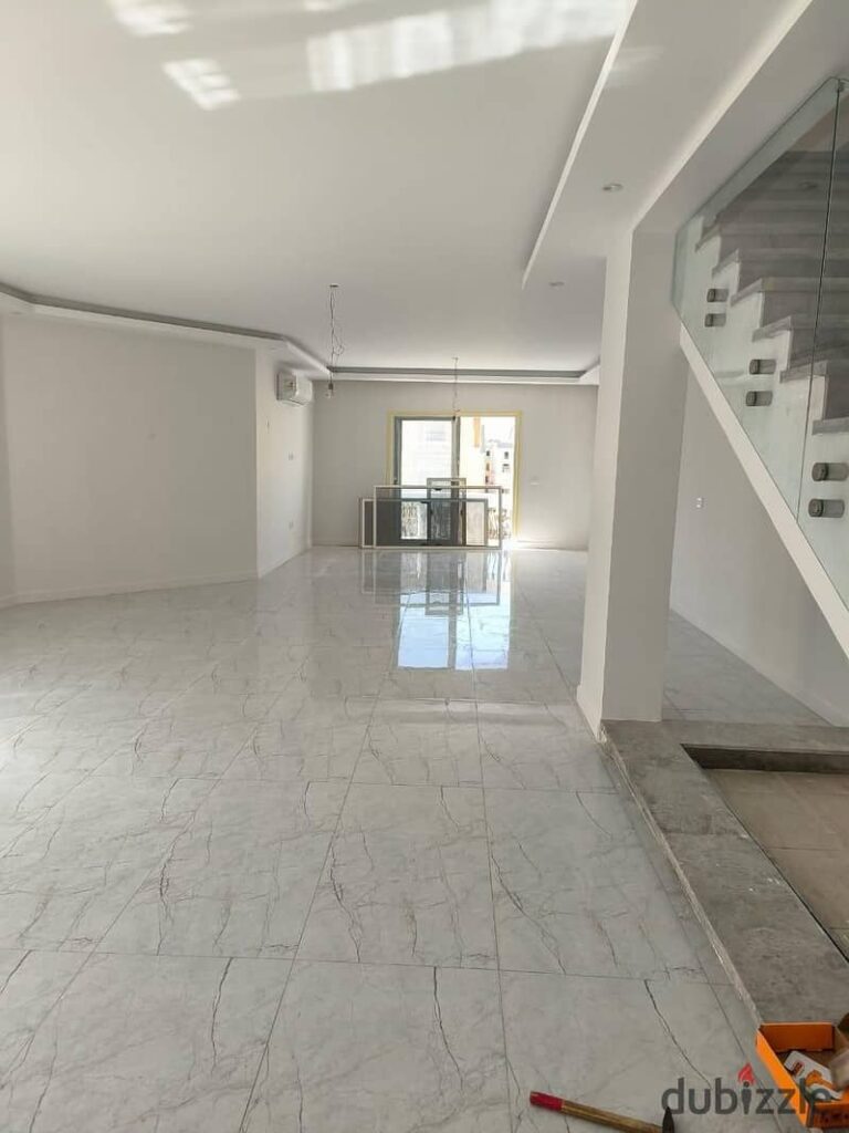 آي فيلا روف للإيجار في كمبوند مونتن فيو هايد بارك  بموقع مميز 0