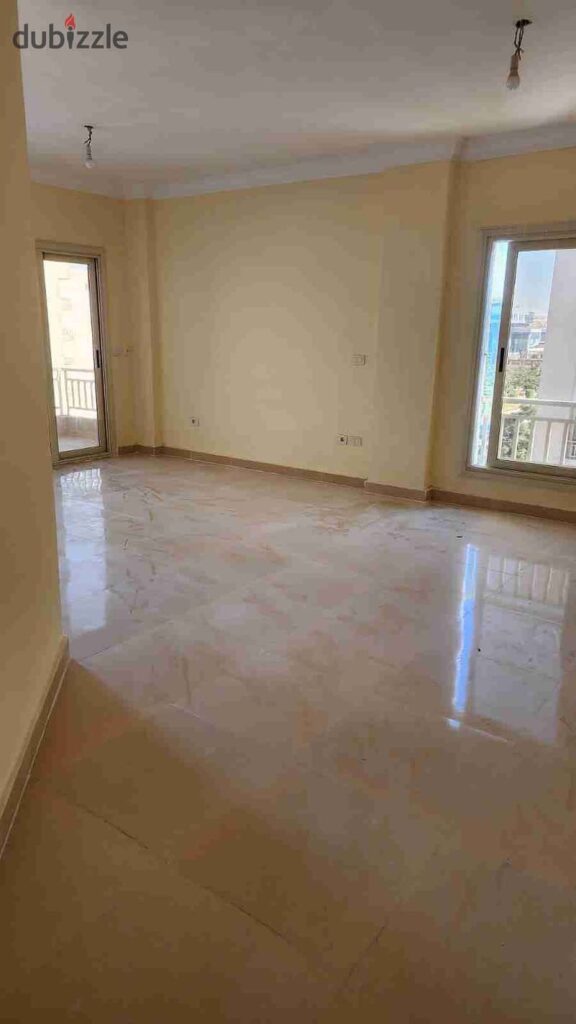 شقه لقطه للايجار في كمبوند وصال ريزيدنس مدينه الشروق 0