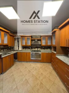 55,000 ج.م شقة واسعة للإيجار داخل Eastown Sodic، تقع في الدور الأول بمساحة 205 متر مربع، بتقسيم عملي ومساحات استقبال كبيرة تناسب العائلات الباحثة عن راحة .