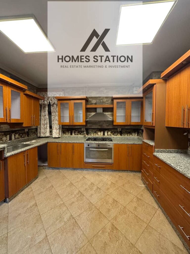 شقة واسعة للإيجار داخل Eastown Sodic، تقع في الدور الأول بمساحة 205 متر مربع، بتقسيم عملي ومساحات استقبال كبيرة تناسب العائلات الباحثة عن راحة . 0