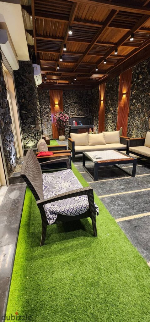 **دوبلكس للبيع – القاهرة الجديدة** **التجمع الأول – فيلات البنفسج 7**   **موقع مميز جدًا بمنطقة راقية**  **بحري صريح** – فيو مفتوح على **جنينة كبي 0