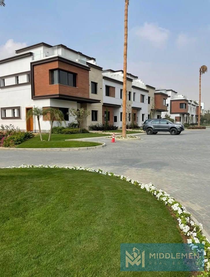 تاون هاوس ميدل 225متر ازار 2 اقل سعر لسرعة البيع استلام فوري  بجوار ماونتن فيو و بالم هيلز و هايد بارك و ميفيدا جولدن سكوير azzar2 0