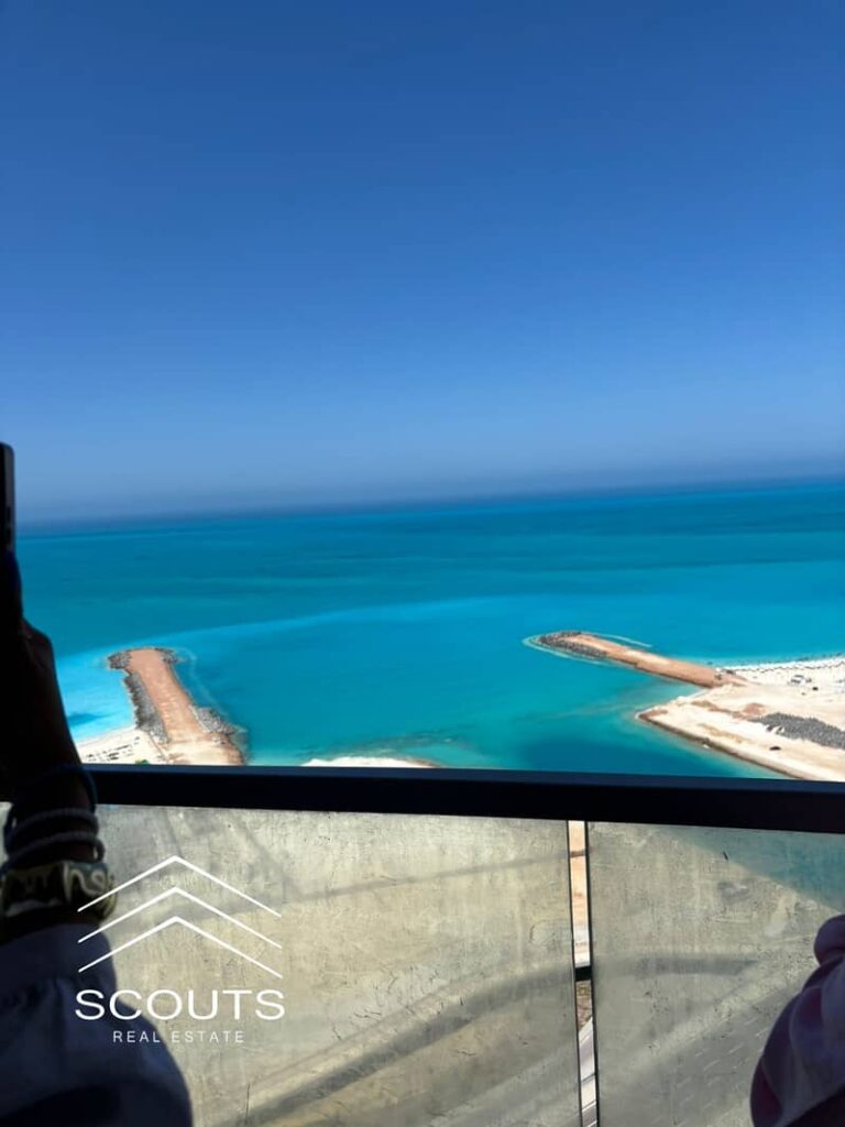 شقة للبيع استلام فوري في العلمين الجديدة بااعله عائد استثماري تشطيب كامل Ultra Super فيو كامل علي البحر من جميع الغرف El Alamein City, North Coast 0