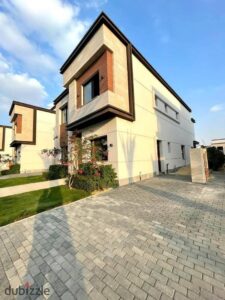 29,413,000 ج.م فيلا ستاندالون للبيع في التجمع لوكيشين مميز في كمبوند AZZAR NEW CAIRO و هتقسط علي اطول فتره سداد ممكنه من غير اي زياده في السعر