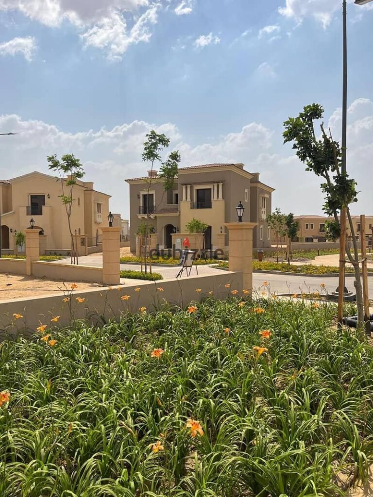 شقه للبيع  في  CITY  GATE  في  قلب  جولدن  سكوير متشطبه بالكامل بمقدم 5%  فقطط  و هتقسط علي 8  سنين من غير اي  زياده  في  السعر 0