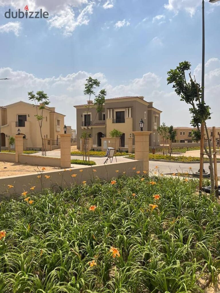 شقه للبيع  في  CITY  GATE  في  قلب  جولدن  سكوير متشطبه بالكامل بمقدم 5%  فقطط  و هتقسط علي 8  سنين من غير اي  زياده  في  السعر 0