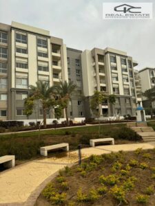 9,000,000 ج.م لسرعه البيع شقه in Hyde Park New Cairo في هايد بارك نيو كايرو التجمع الخامس برايم لوكيشن اوبن فيو مميز