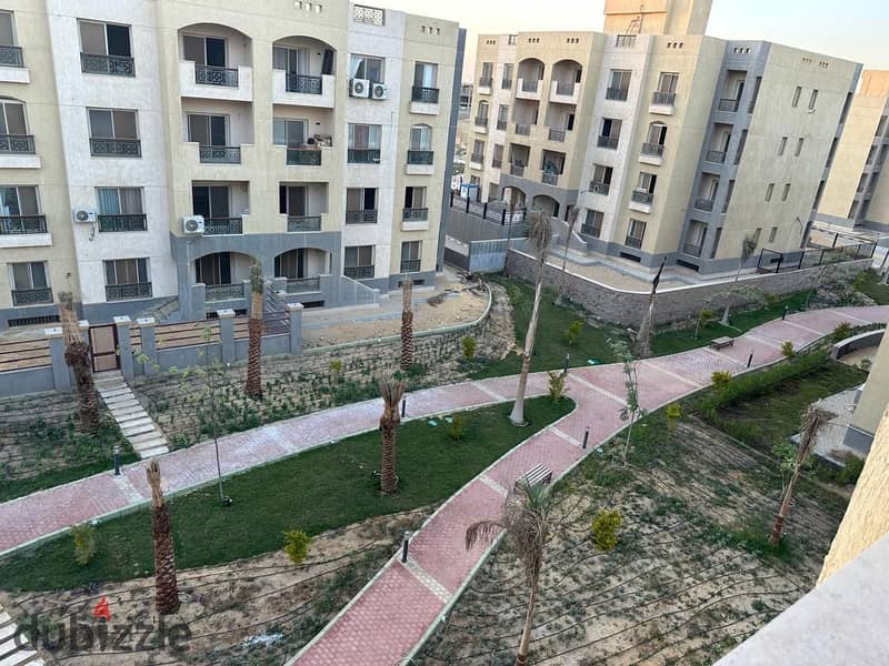 شقة155م فاخرة أول سكن بكمبوند باراديس بجوار الجامعه الامريكيه التجمع الخامس 0