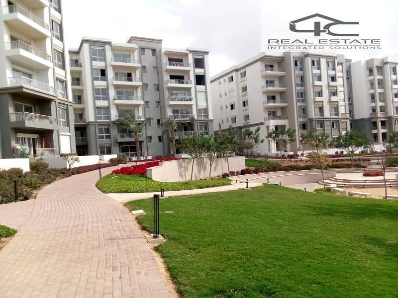 شقه للبيع مقدم واقساط in Hyde Park New Cairo باقل توتال للبيع في هايد بارك نيو كايرو التجمع الخامس برايم لوكيشن اوبن فيو مميز 0