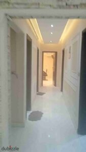 27,000 ج.م خلف جنينه مول تاني نمره من الطيران دور اول تشطيب جديد اربع غرف وريسبشن وحمامين سوبر لوكس فيها تكييف واضاءه سكنى. ادارى