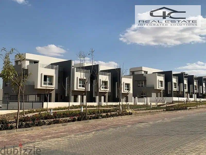 فيلا باقل مقدم فيلافي الماركت تاون هاوس لقطه للبيع استلام فوري في هايد بارك نيو كايرو التجمع الخامس in Hyde Park New Cairo Fifth Settlement 0