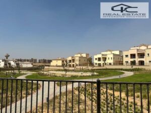 28,000,000 ج.م فيلا توين هاوس للبيع في Uptown Cairo – Emaar القاهرة الجديدة، 279م استلام فوري متشطب ,نصف مفروش في اب تاون ،فيو مميز