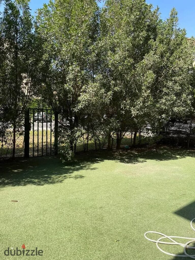 شقه بحديقه متشطبه بالتكييفات و المطبخ استلام فوري في بيراميدز هيلز قرب سوان ليك و بجوار ذا كراون , امام سيتي فيو 0