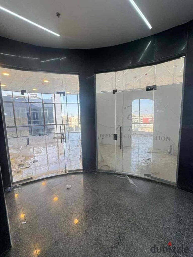 مكتب للإيجار بالقاهرة الجديدة بمبني  ادارى وتجاري بالكامل تشطيب الترا سوبر لوكس 0