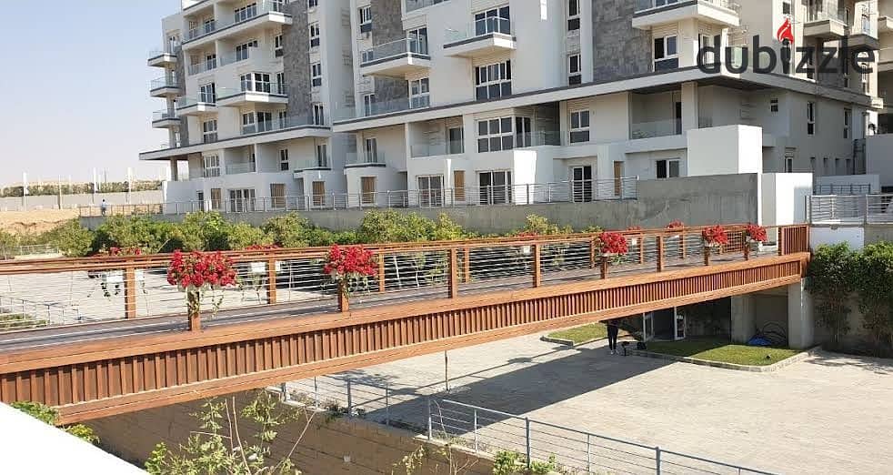 شقة للبيع من ماونتن فيو اي سيتي بجوار بالم هيلز في قلب القاهرة الجديدة ب اقل مقدم مليون جنية واستلام فوري والباقي تقسيط علي اطول فترة سداد ٨  سنين 0