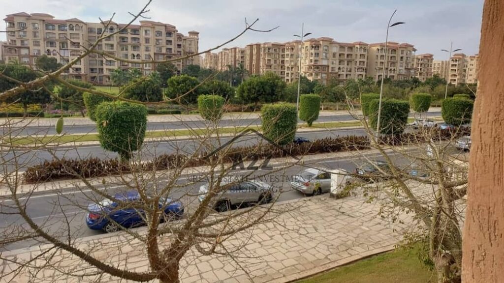 شقه للبيع بمدينتي 82 كتر فيو مجري السيل موقع جنب الخدمات 0