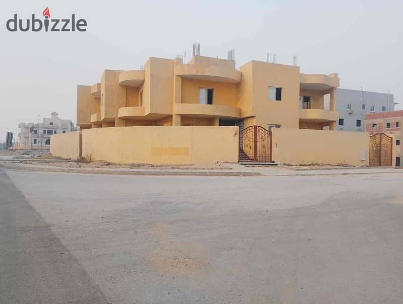 فيلا للبيع في التجمع الخامس غرب الجولف نص تشطيب 0