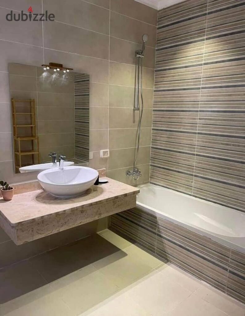 شقه استلام فوري و متشطبه كلها جوه كمبوند المقصد , كمبوند ساكن و عايش, في كل المرافق و الخدمات, مساحتها 155 متر , 10% و اقساط علي 10 سنين 0