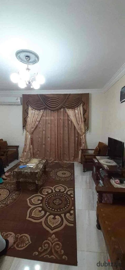 لقطه شقه مفروش ٢ نوم و حمام في مدينتي بجانب المول الاول سيزون 0