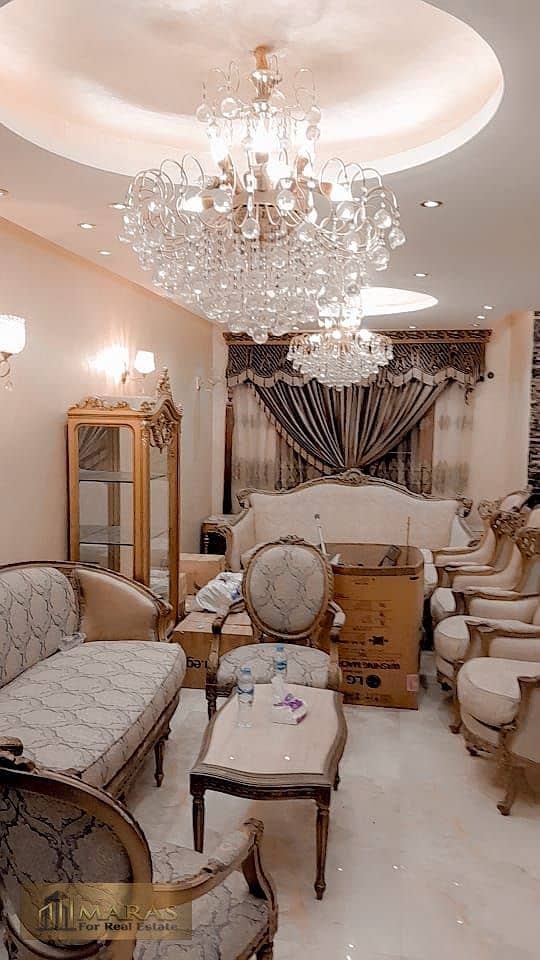 شقة للبيع بمساحة 160 متر تشطيب هاي سوبر ديلوكس بزهراء المعادي، على شارع رئيسي بجوار كنتاكي والخمسين، واجهة أمامية، الدور الثاني، 3 غرف نوم منها ماستر 0