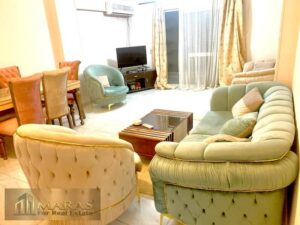 شقة للإيجار بمساحة 140 متر تشطيب سوبر لوكس في كمبوند البارون سيتي – 3 غرف نوم، حمام واحد، الدور الرابع مع أسانسير، تصميم عصري وجاهزة للسكن 25,000 ج.م