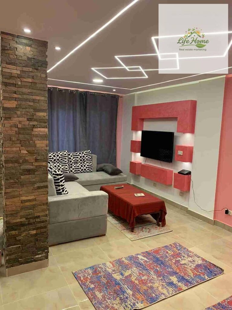 الشقة مفروشة بالكامل وجاهزة للسكن بالرحاب 0