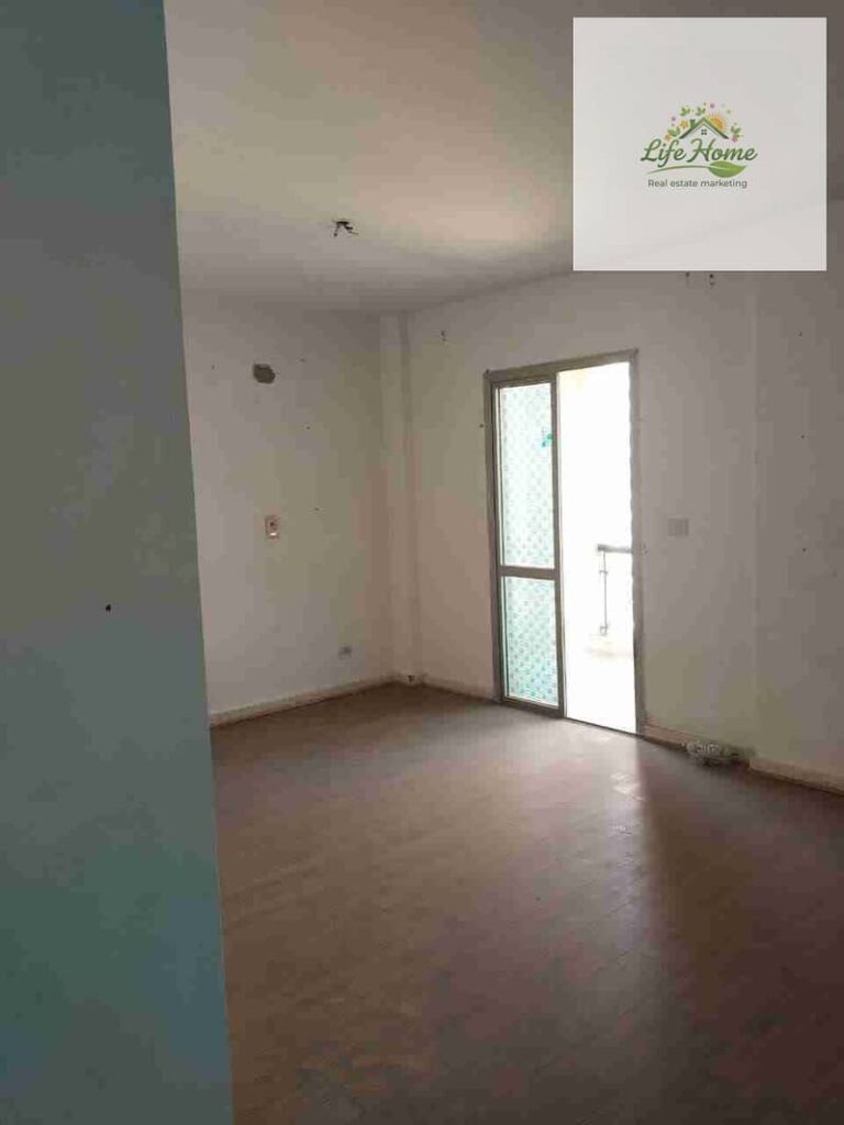 شقه قانون للايجار في الرحاب ثلاث غرف نوم وثلاته حمام جمب الخدمات 0