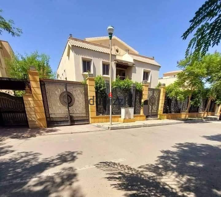 فيلا 320م للبيع بالتقسيط فى مصر الجديدة فى كمبوند على بعد دقائق من مطار القاهرة الدولى 0