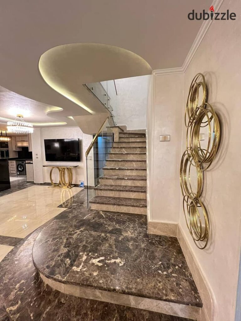 دوبلكس 217م متشطب +43م جاردن للبيع فى كمبوند فى التجمع الخامس على شارع ال90 امام هايد بارك 0