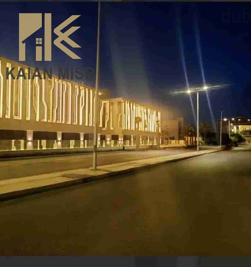 عيادة لقطة للبيع بمساحة ٤٠م دور اول فأرقى مولات الشروق إستلام فوري متشطبة بالكامل 0