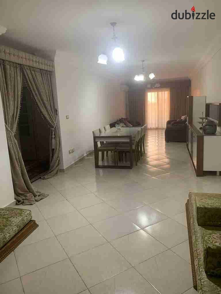 شقه للبيع في جناكليس 170م شارع عمر المختار 0