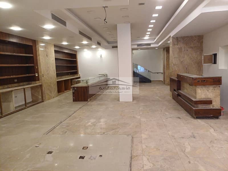 محل للايجار مساحة 430 م شارع مكرم عبيد الرئيسى بمدينة نصر 0