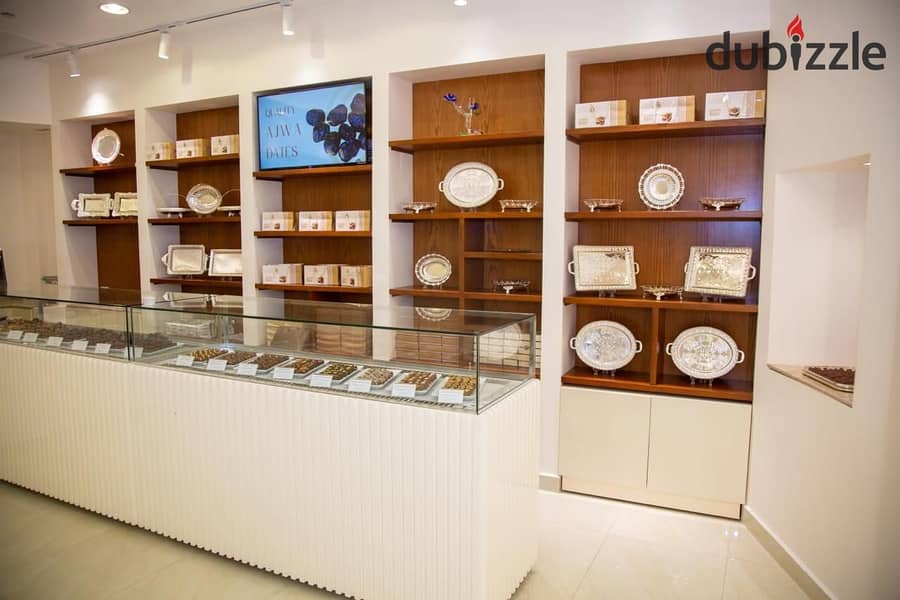 للايجار محل 156 متر مميز جدا داخل مول exit 14 0