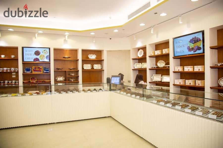 للبيع محل 156 متر مميز جدا داخل مول exit 14 0