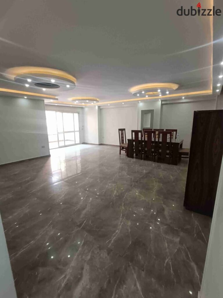 للإيجار شقه 205م بحديقه 100م وجراج في كمباوند تيجان زهراء المعادي 0