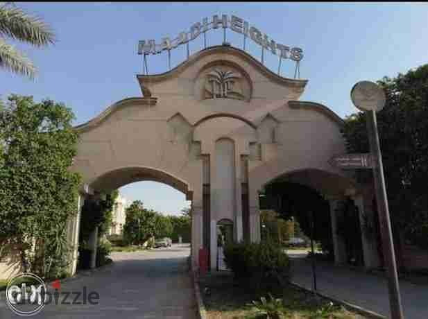 للإيجار شقه 230م في كمباوند تبارك معادي هايتس بجوار مودرن اكاديمي دبل فيس غير مجروحه علي البحيره 0