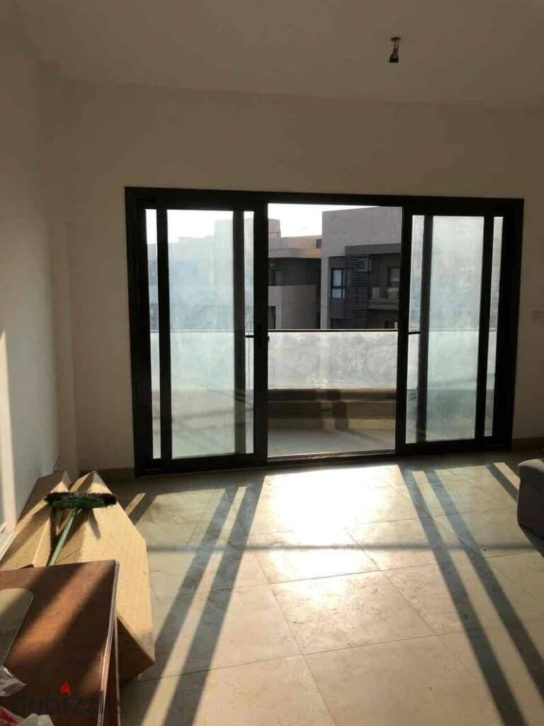 للبيع شقه بكمبوند بريفادوا داخل مدينتي ٢ نوم و ٢ حمام 0